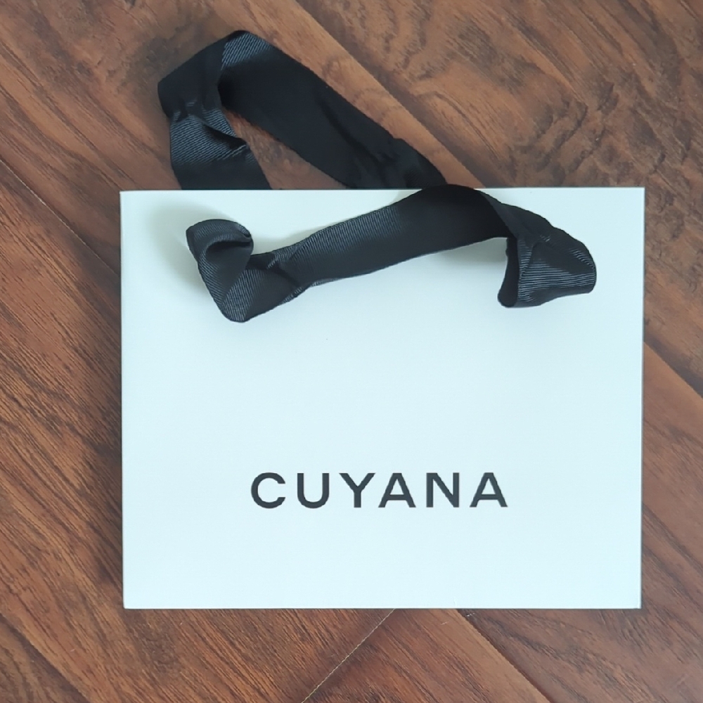 Cuyana Gift Bag